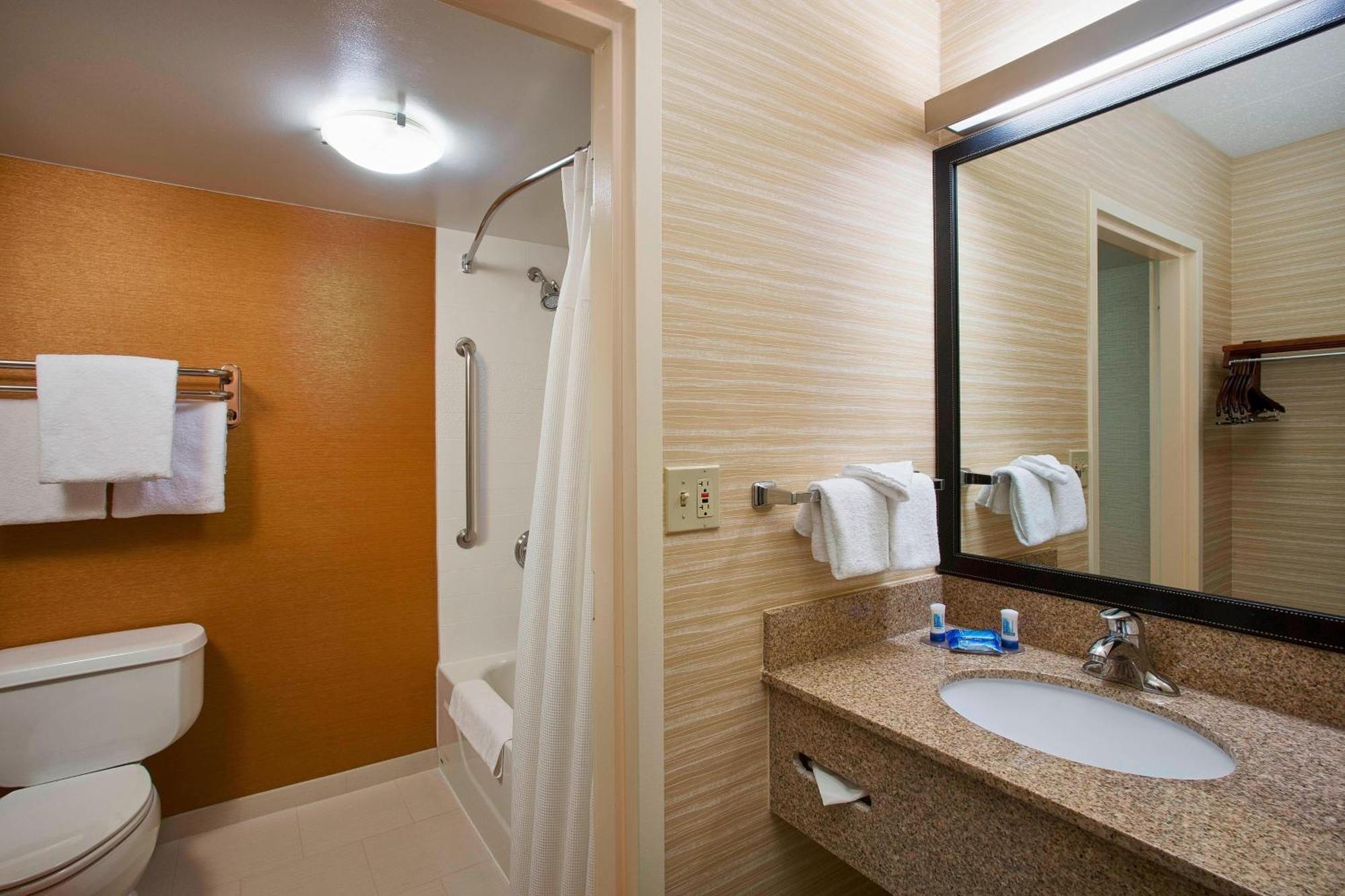 Fairfield Inn & Suites Chicago Midway Airport Bedford Park エクステリア 写真