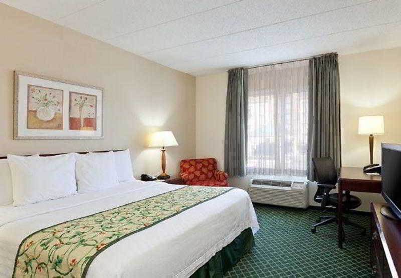 Fairfield Inn & Suites Chicago Midway Airport Bedford Park 部屋 写真